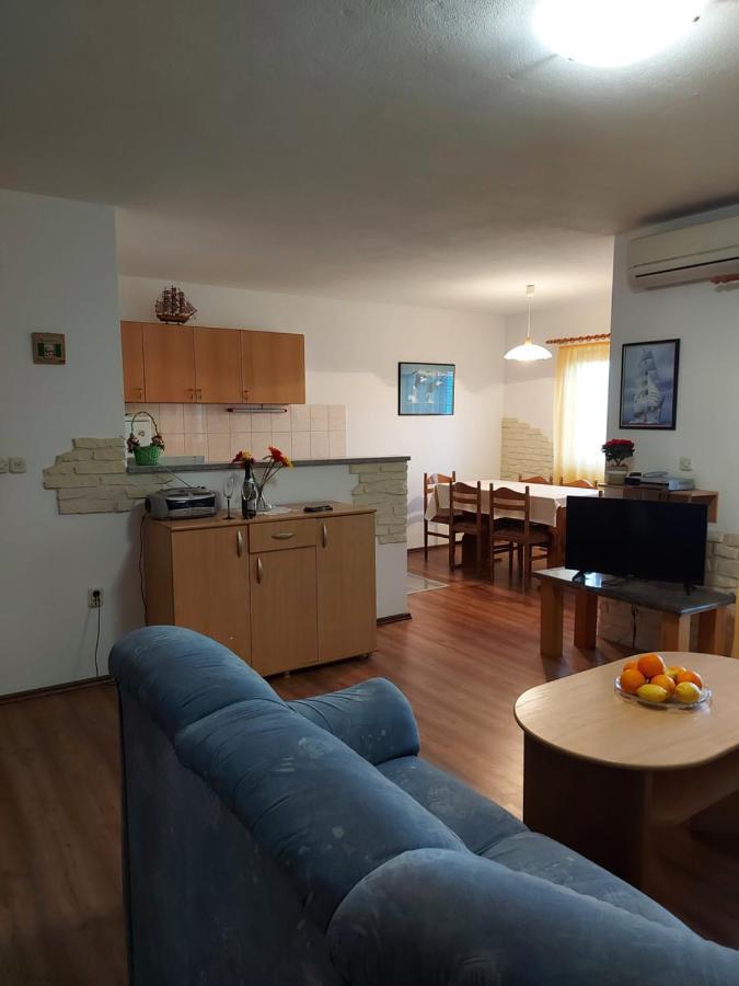 Apartmani Tatjana Okrug Gornji Exteriör bild
