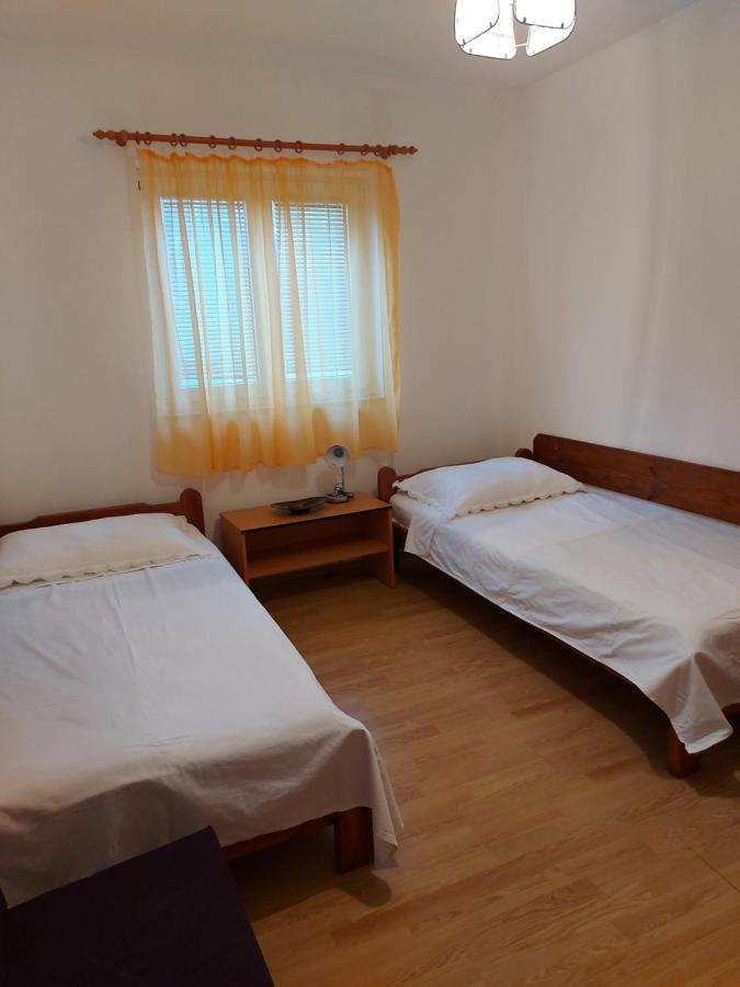 Apartmani Tatjana Okrug Gornji Exteriör bild