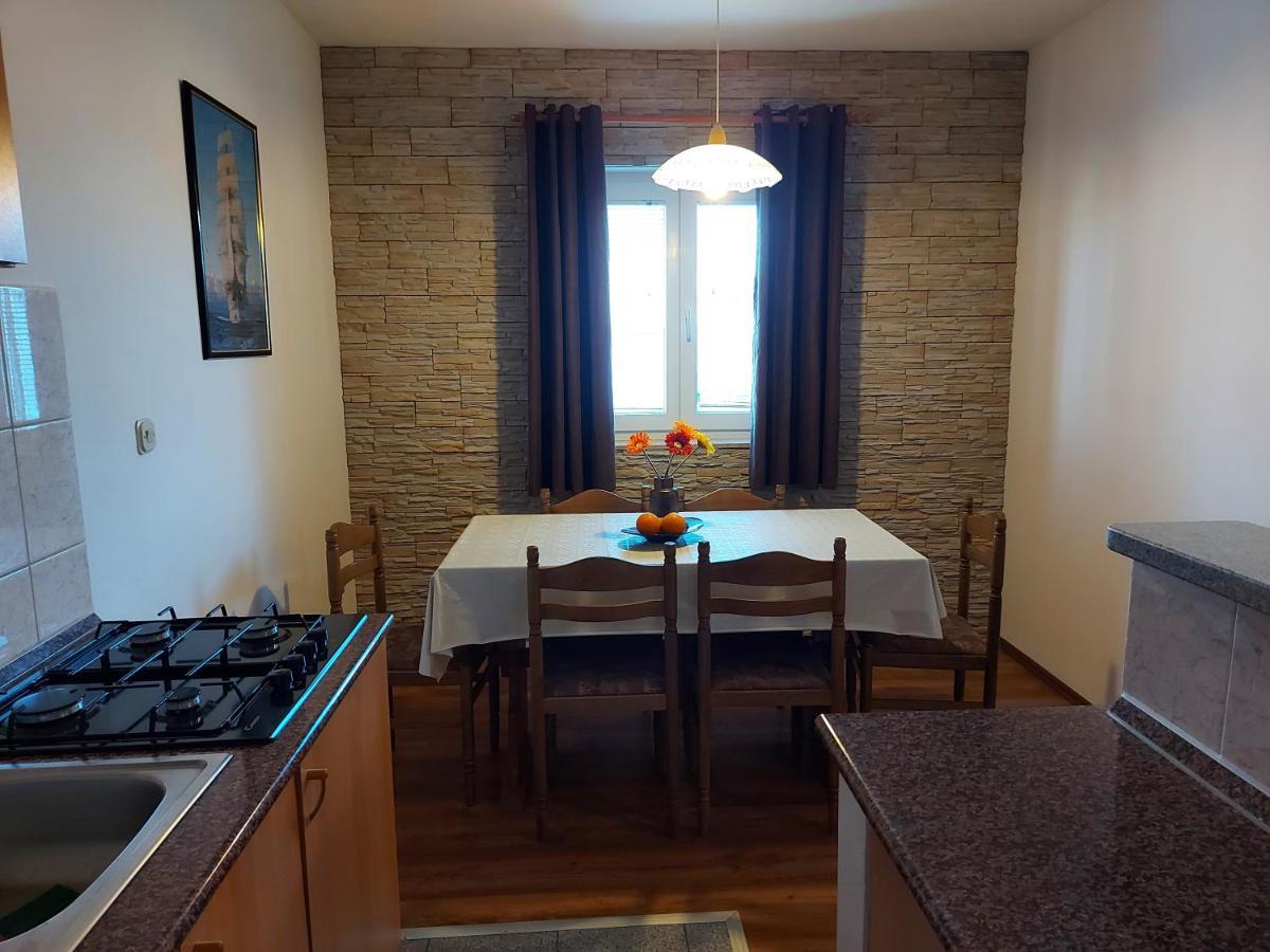 Apartmani Tatjana Okrug Gornji Exteriör bild