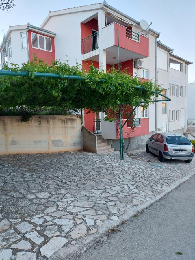 Apartmani Tatjana Okrug Gornji Exteriör bild