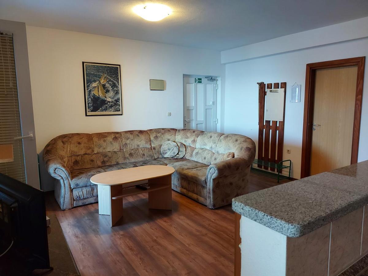 Apartmani Tatjana Okrug Gornji Exteriör bild