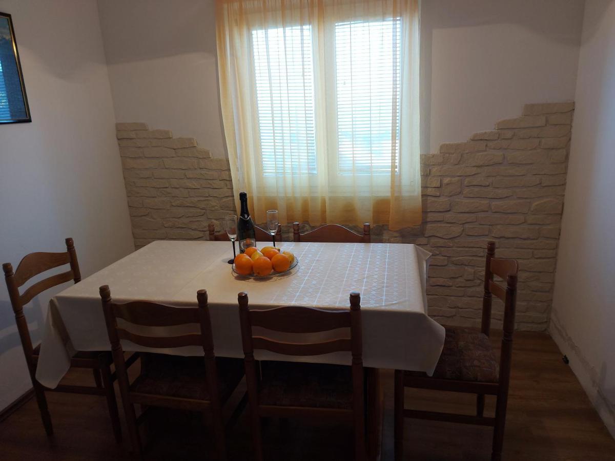 Apartmani Tatjana Okrug Gornji Exteriör bild