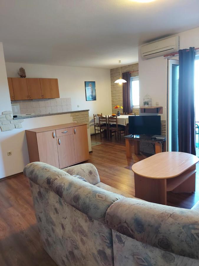 Apartmani Tatjana Okrug Gornji Exteriör bild