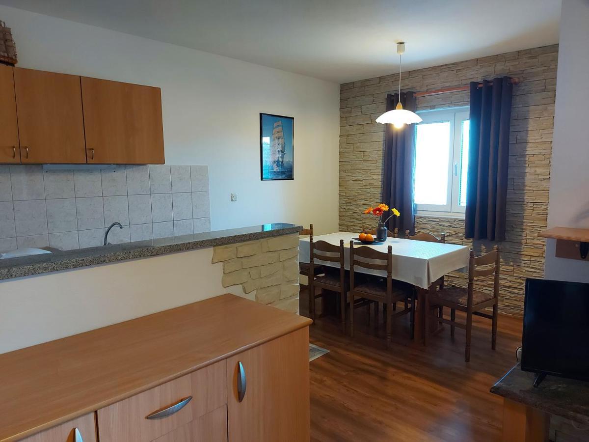 Apartmani Tatjana Okrug Gornji Exteriör bild
