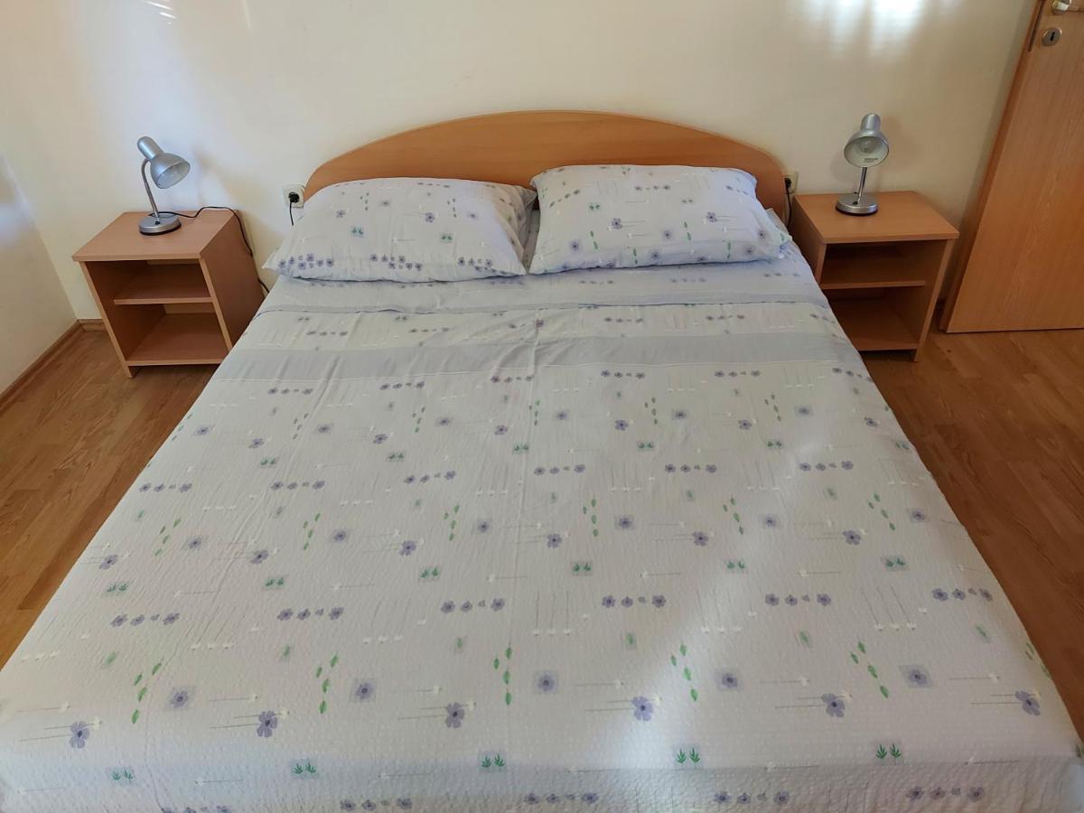 Apartmani Tatjana Okrug Gornji Exteriör bild