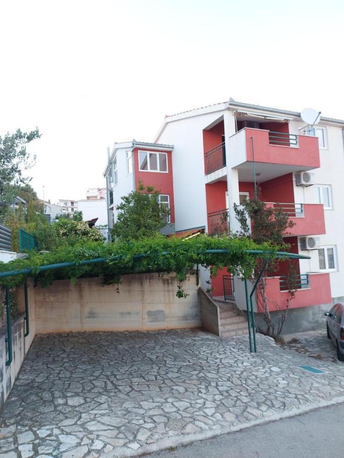 Apartmani Tatjana Okrug Gornji Exteriör bild